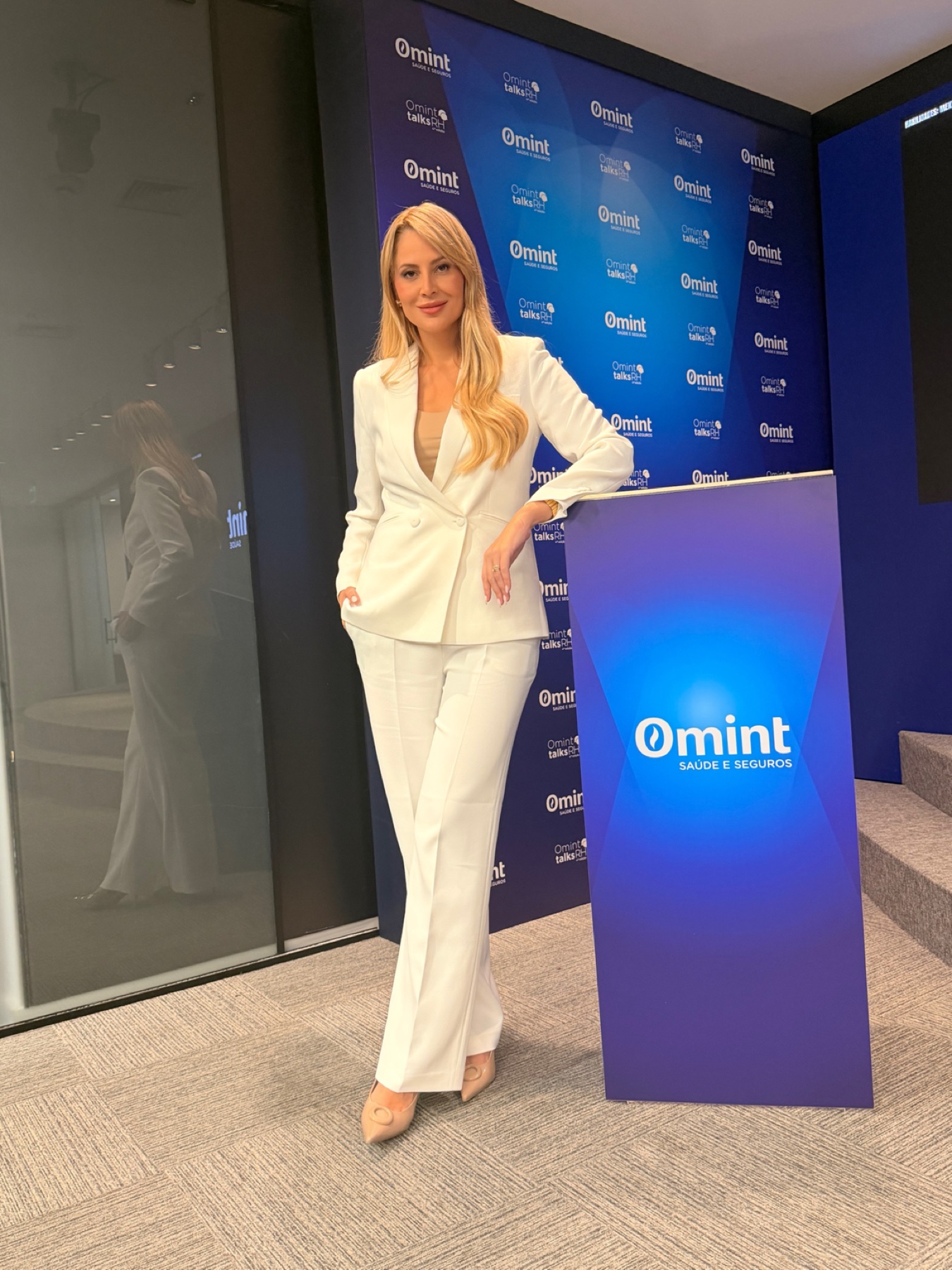 Jéssica Leão em evento Omint